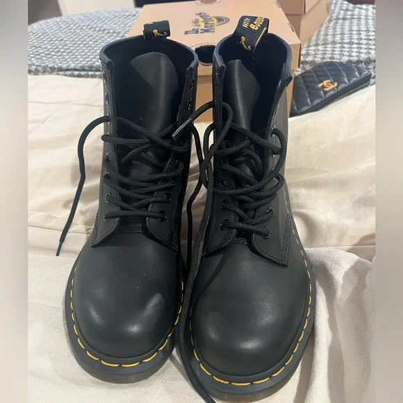 Dr. Martens Airwar 1460 size 3M Dr. Martens 1460 Smooth Leather Boot - Men main image 2